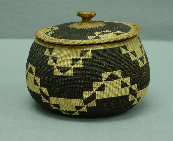 Basket with lid