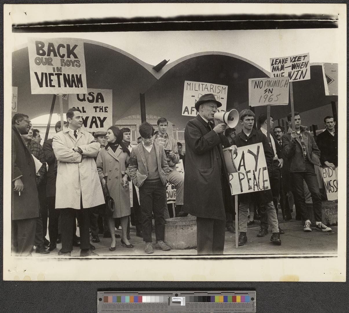 Anti-Vietnam War protest Eugene, Oregon photographs [b001] [f011] [002a]